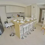 hermoso apartamento con salida directa al mar