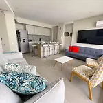hermoso apartamento con salida directa al mar